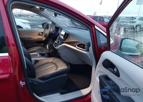 2024 Chrysler Pacifica Touring L z USA, uszkodzony, nr VIN 2C4RC1BG6RR182160